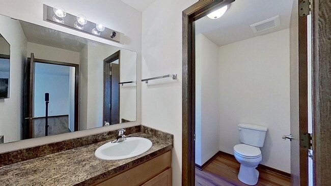 Building Photo - RENOVATED Upper 1 Bedroom 1 Bathroom Apart...