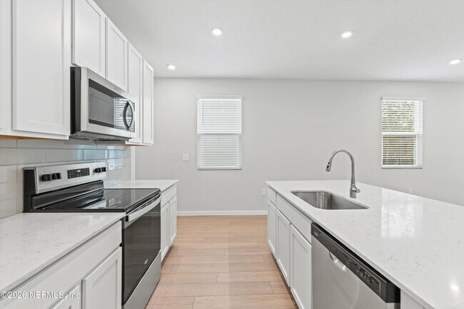 Building Photo - 14728 Macadamia Ln