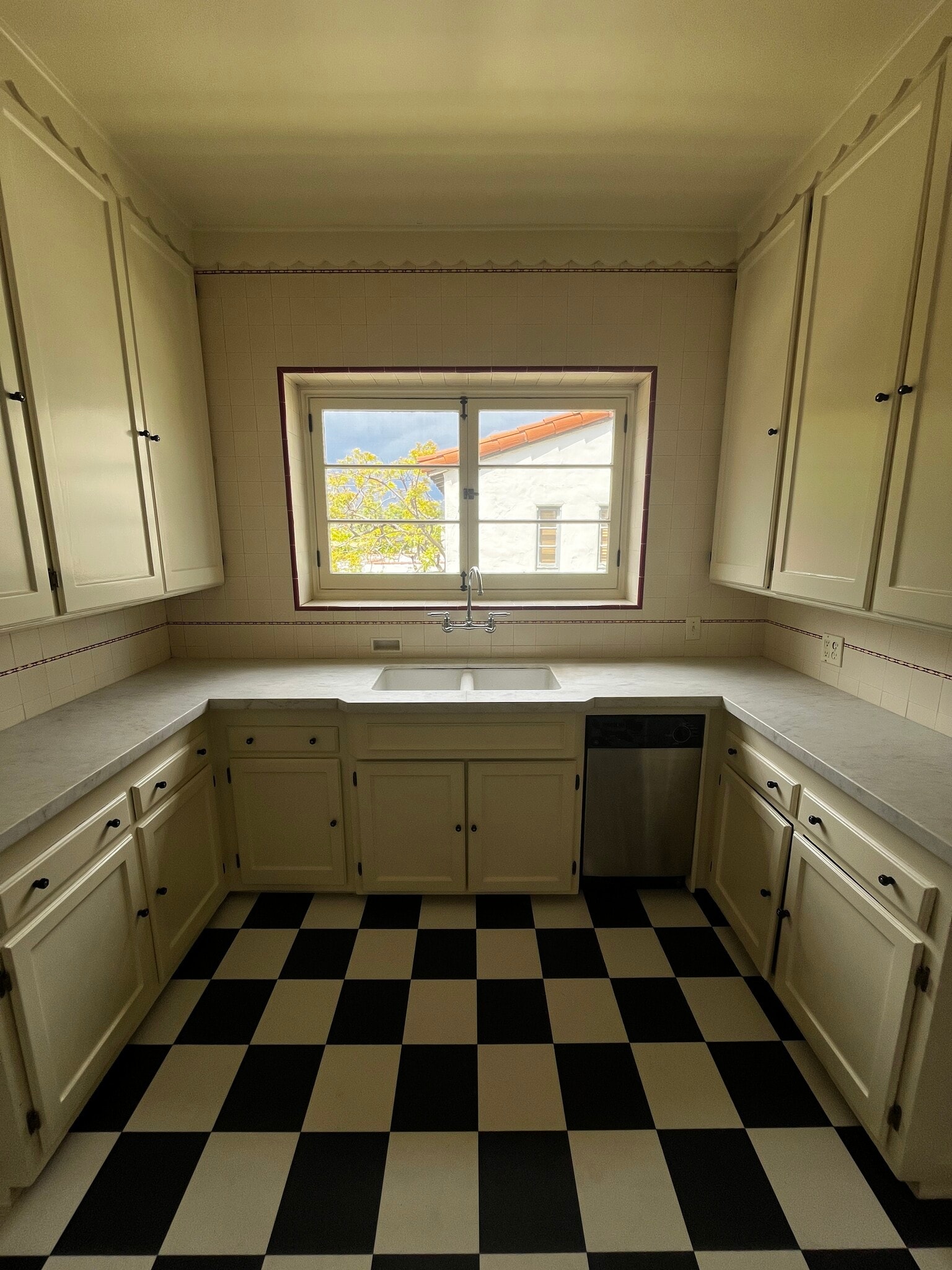 Building Photo - 189 S Martel Ave