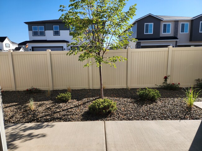 Building Photo - 12267 W Endsley Ln
