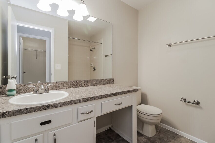 Building Photo - 8611 Drayton Ct