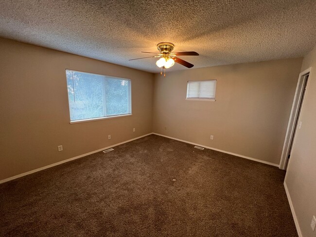 Building Photo - Beautiful Home 3 Bedroom within Close Proximity to Fort Carson!!