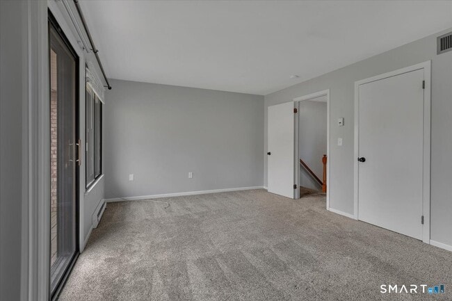 Building Photo - 10 Briar Ct