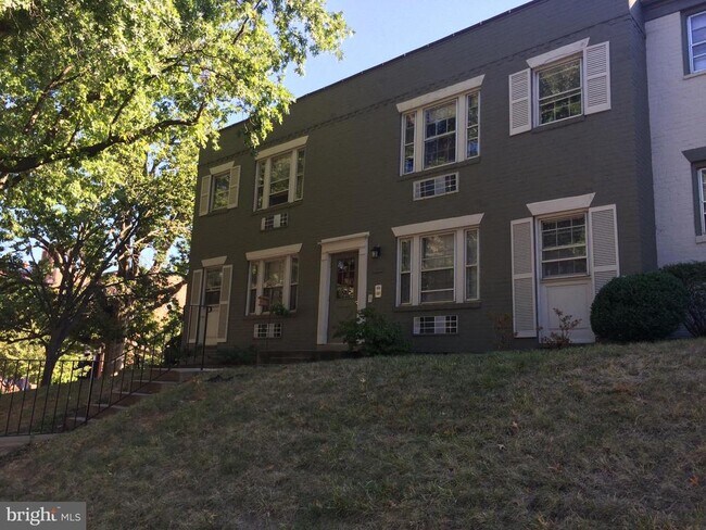 Building Photo - 806 Jefferson St