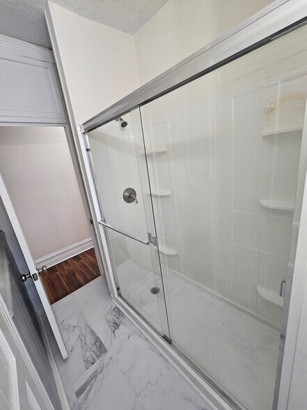 Building Photo - 132 W Douglass St