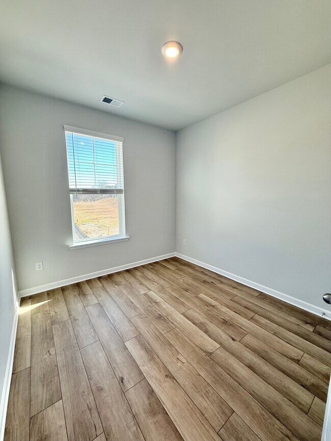 Building Photo - 206 Daybreak Ln