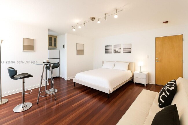 Building Photo - 420 15th St