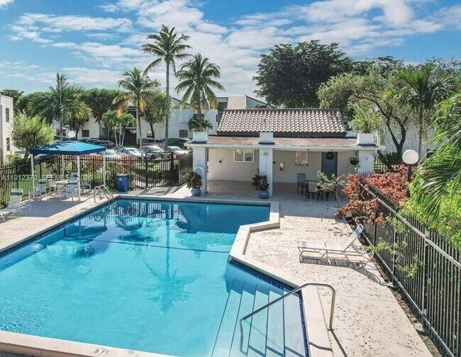 Building Photo - 9433 Fontainebleau Blvd