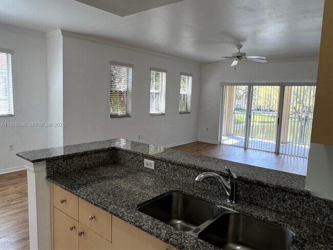 Building Photo - 2406 Centergate Dr