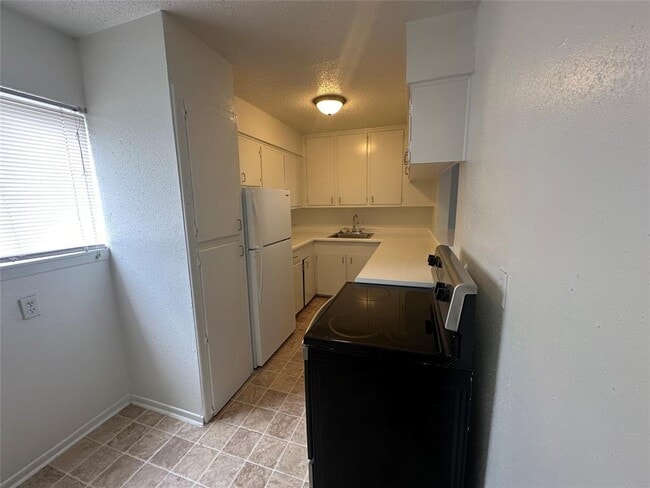 Building Photo - 4921 Crawford St
