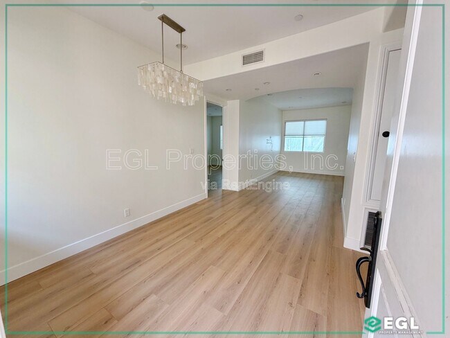 Building Photo - 16123 Sunset Blvd