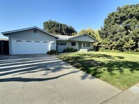 Building Photo - Saratoga 3 Bedroom House