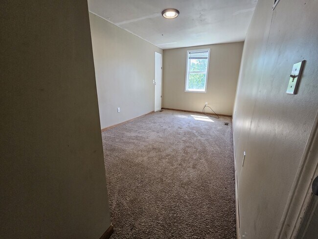 Building Photo - 777 SE Y Hwy