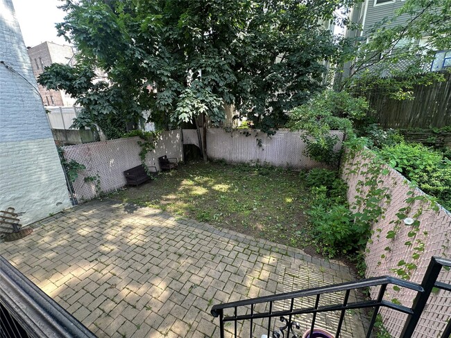 Building Photo - 268 E 235th St