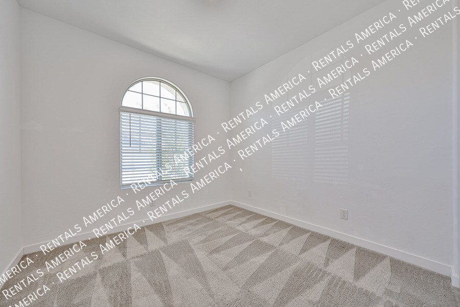 Building Photo - 1625 W la Mirada Dr