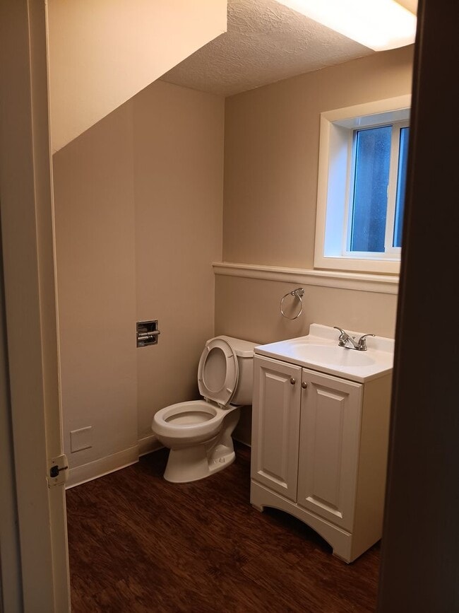 Building Photo - This Charming location Is Ready For You!