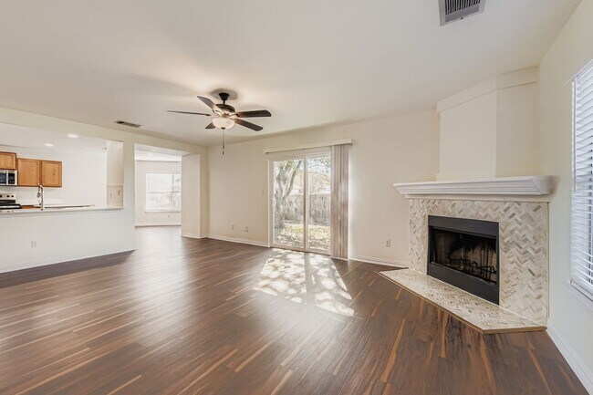 Building Photo - 8046 Thaxton Rd