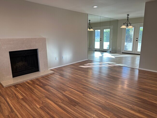 Livingroom - 41785 Largo
