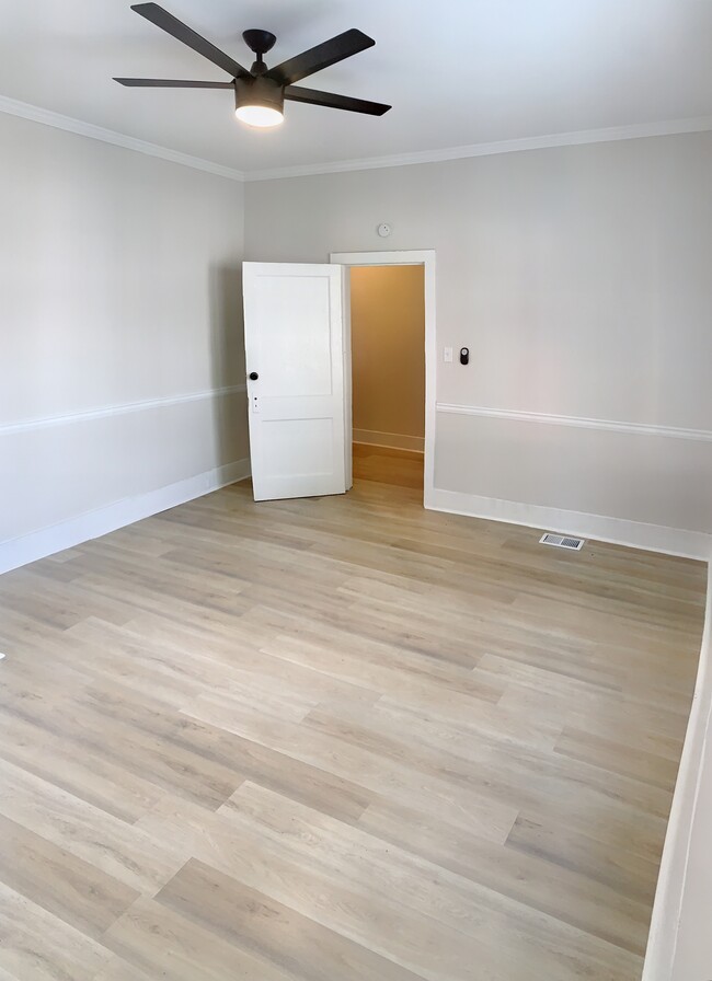 Building Photo - 411 W 35th St