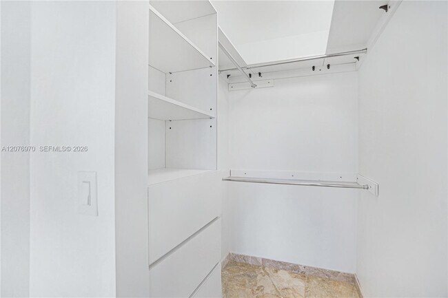 Building Photo - 3600 Yacht Club Dr