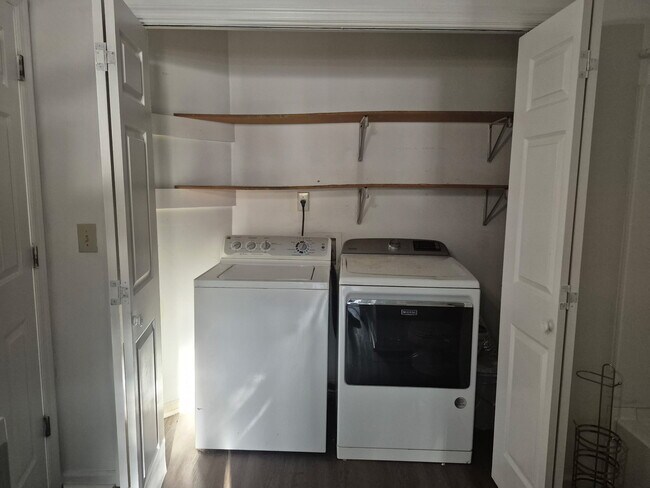 Building Photo - 1004 Brookhollow Dr