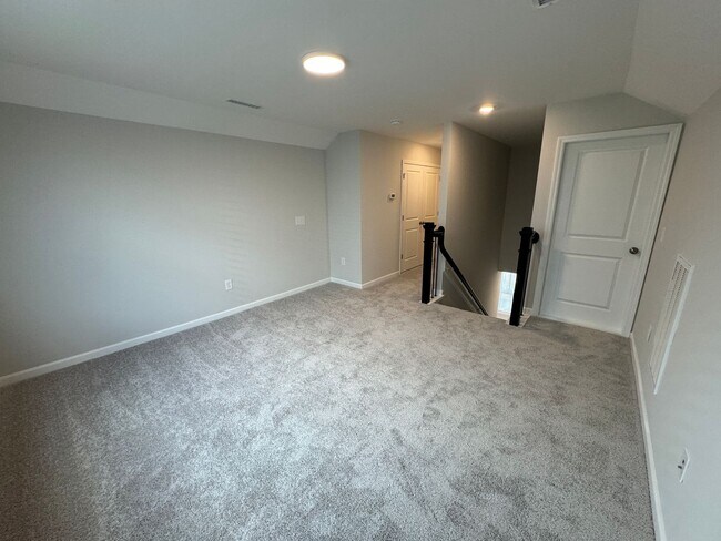 Building Photo - LIKE-NEW 4 Bed/4 Bath in N. Raleigh!