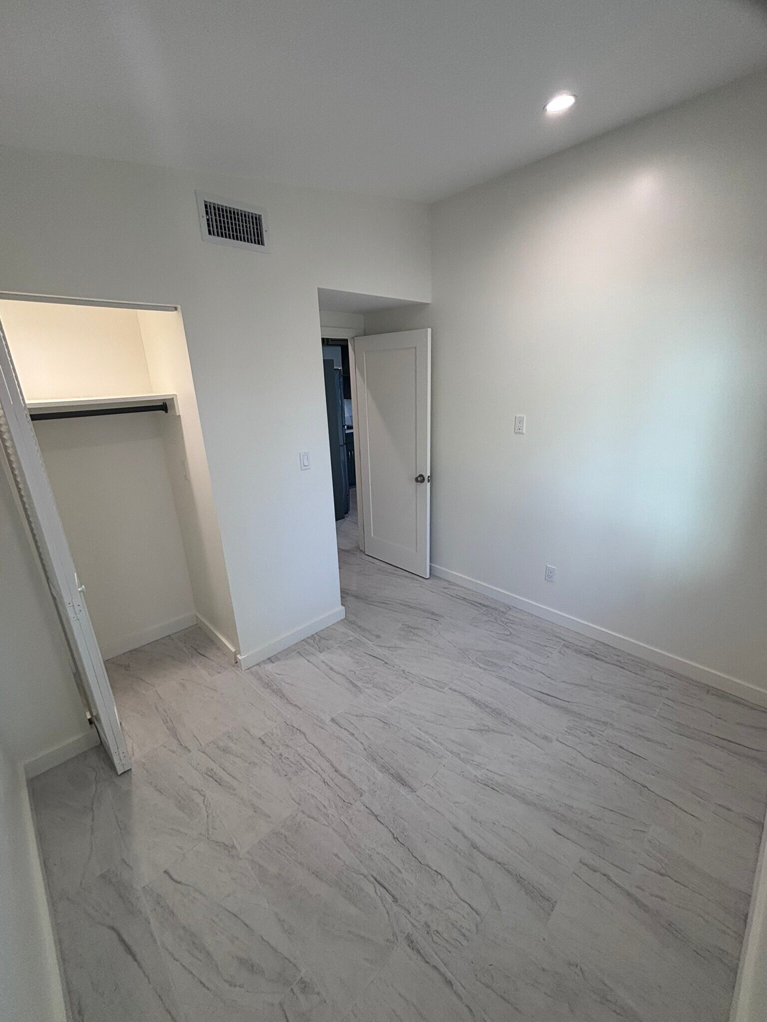 Building Photo - 7329 Mason Ave