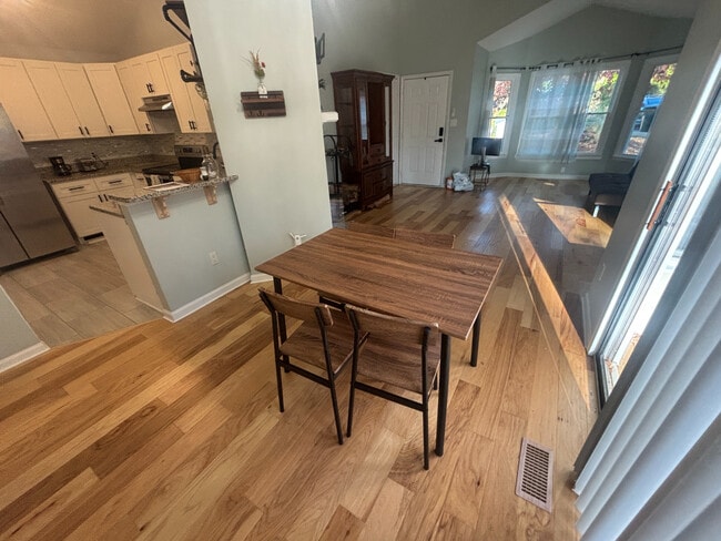 Building Photo - Room in House on Tall Rock Ct