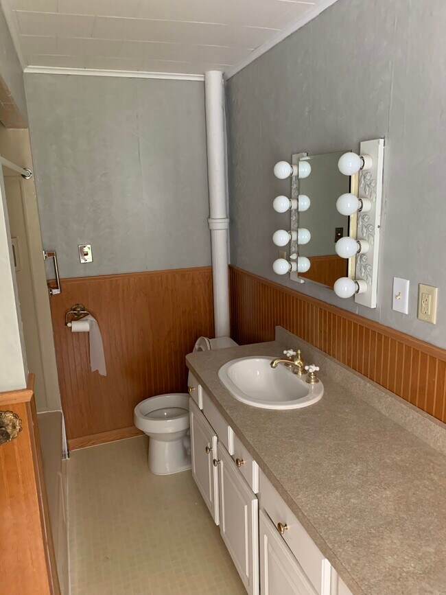 Building Photo - 46 Pearl St