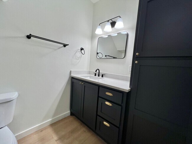 Building Photo - 216 E Hurd St