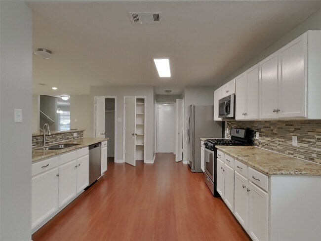 Building Photo - 6726 Misty Dale Dr