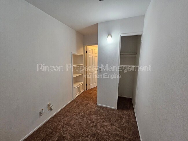 Building Photo - 2632 Captains Ave