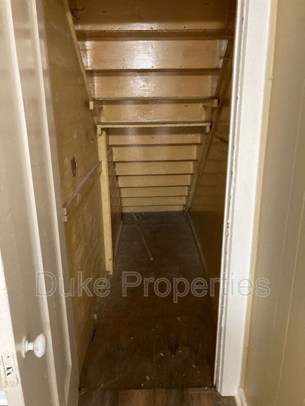 Building Photo - 431 W State St