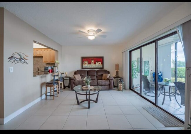 Building Photo - 303 Liberty Ct