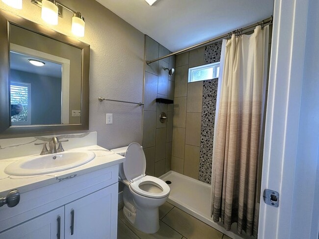 Building Photo - Beautiful 2-Bedroom Home with Large Backyard
