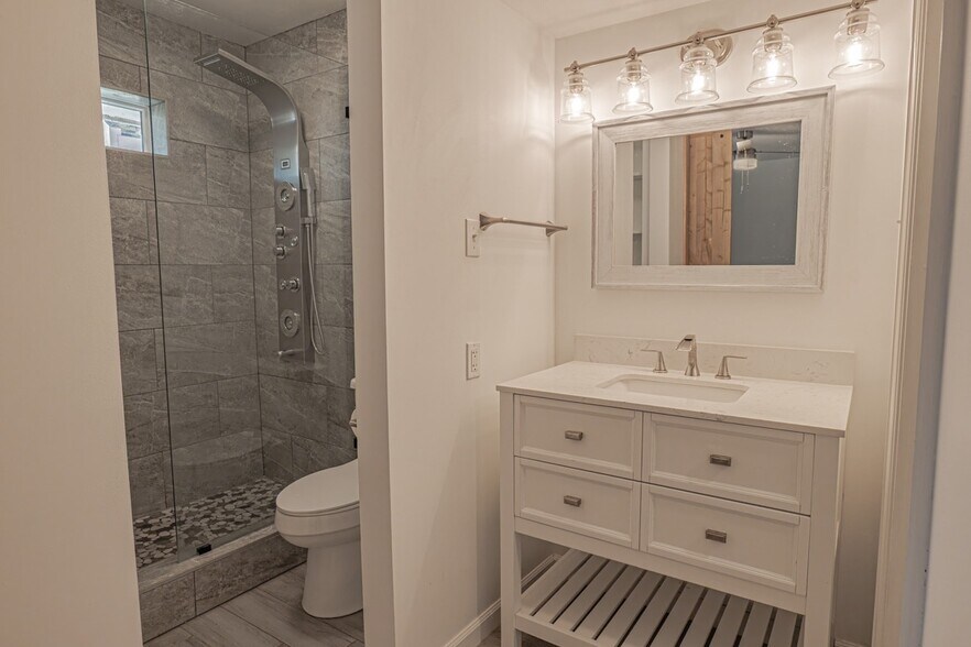 Building Photo - 8087 Meadow Rd