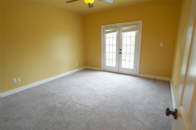 Building Photo - 10819 Almeda Park Dr