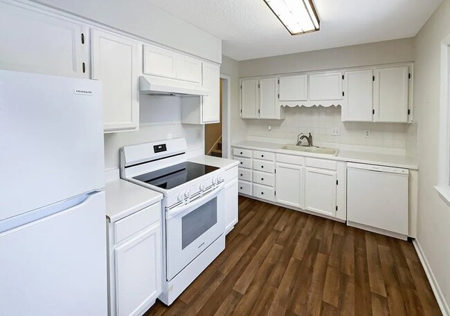 Building Photo - 7808 Crescent Ave