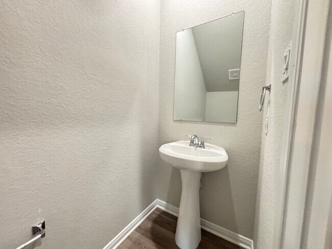 Building Photo - Luxury Living in the Heart of Cibolo!