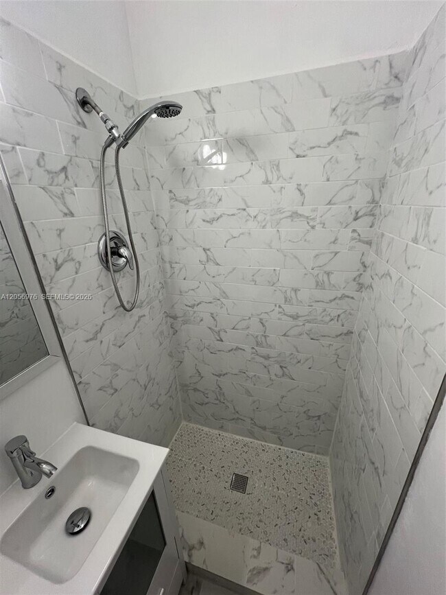 Building Photo - 215 30th St