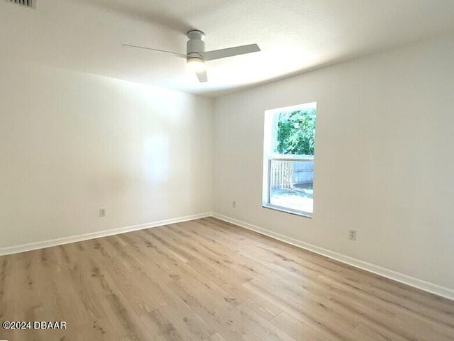 Building Photo - 1047 S Myrtle Ave