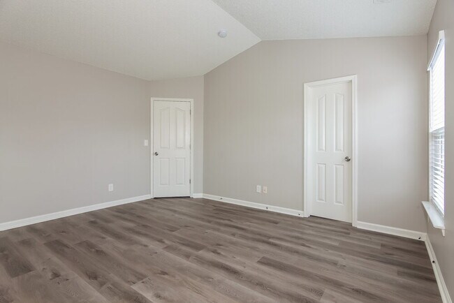 Building Photo - 9809 Holly Park Dr