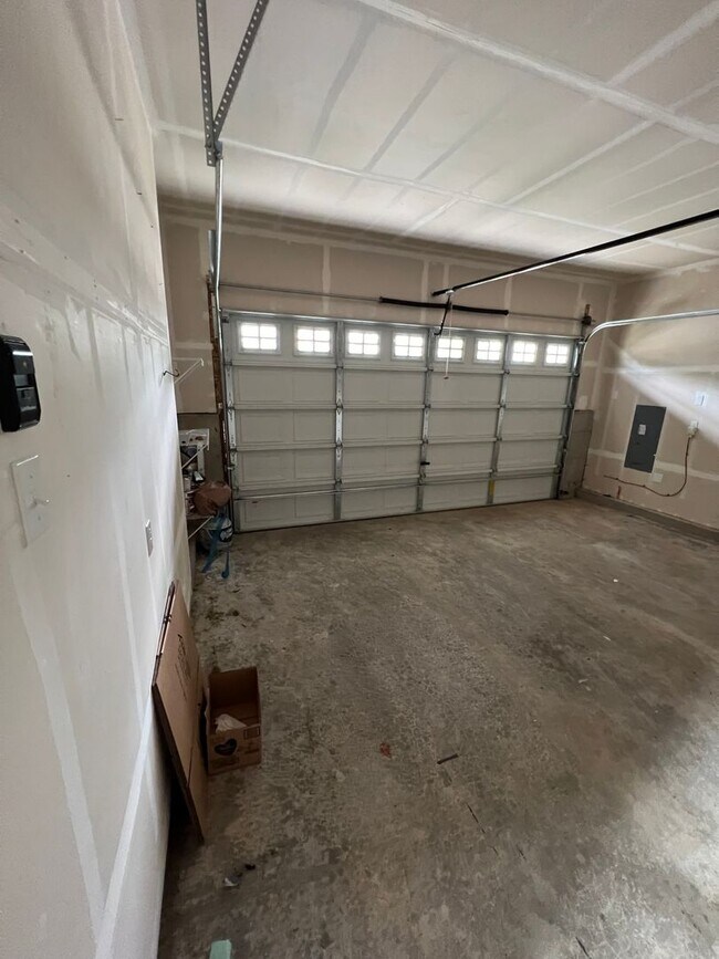 Building Photo - Quiet Luxury in a Forested Cul de Sac with...