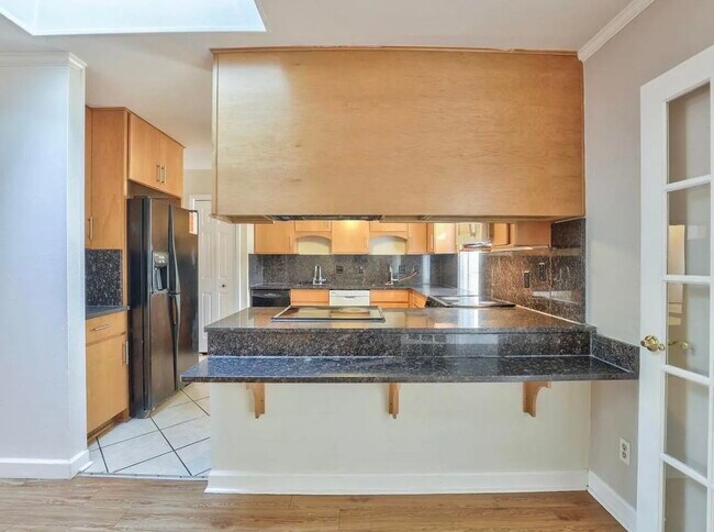 Building Photo - 2093 Greenwood Dr