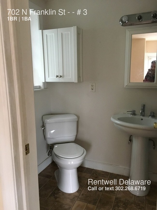 Building Photo - 702 N Franklin St