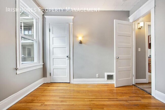 Building Photo - 324 West Ave