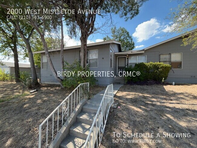 Building Photo - 2000 W Mistletoe Ave