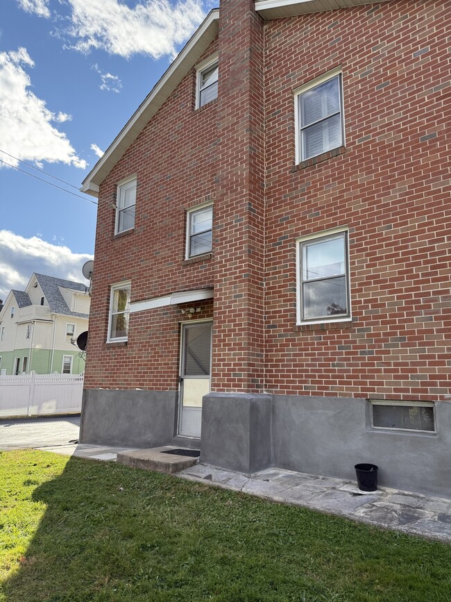 Building Photo - 182 Arnoldale Rd