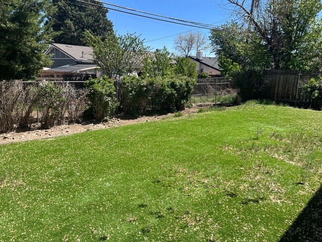 Building Photo - Charming 3-Bedroom Home - Close to Everything - Tons of Upgrades