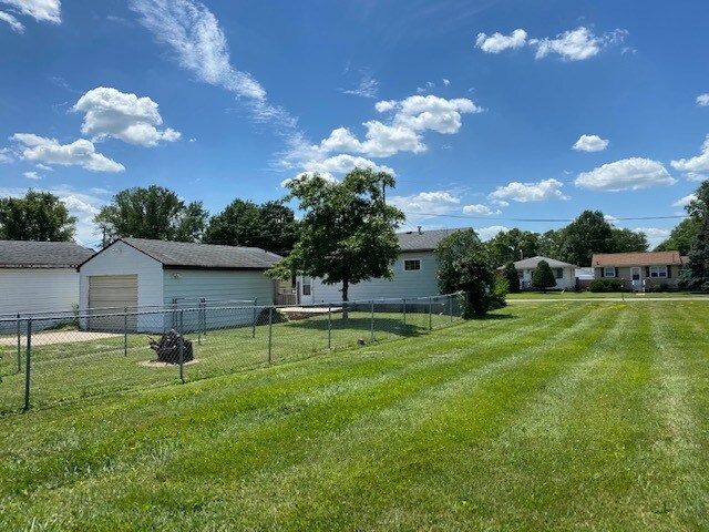 Building Photo - 1021 Chalmers Ave